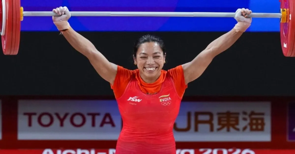 मीराबाई चानू ने एशियन गेम्स में रचा इतिहास, 28 साल बाद भारत को वेटलिफ्टिंग में पदक