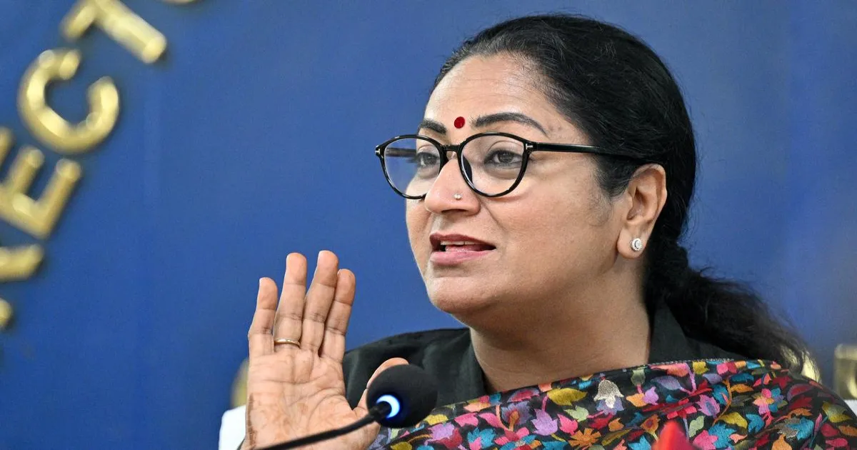 दिल्ली में सीएम रेखा गुप्ता ने किया रोड शो, कहा— पिछली सरकारों में विकास ठप पड़ गया था