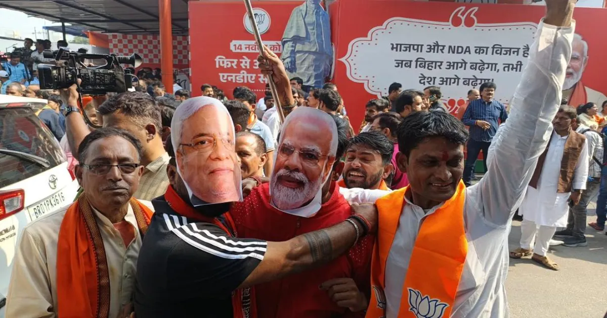 बिहार चुनाव 2025: एनडीए 200 से अधिक सीटों पर आगे, महागठबंधन बुरी तरह पिछड़ा