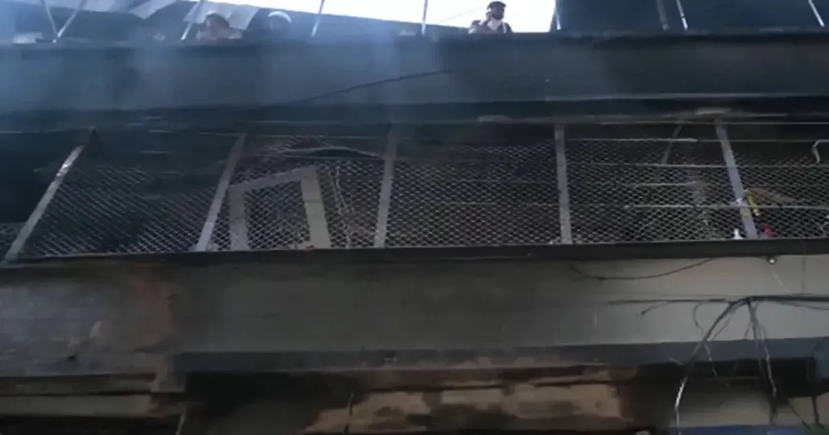 इंदौर में भीषण आग का कहर: घर में लगी आग से छह लोगों की मौत, राहत-बचाव अभियान जारी