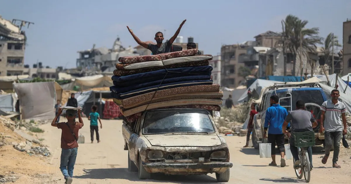 palestinians-flee-gaza-israel-offensive