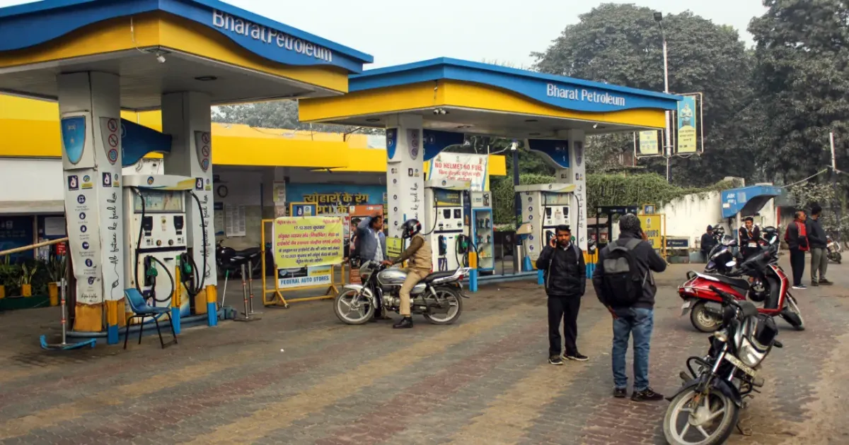 बिना बीमा वाले वाहनों को नहीं मिलेगा पेट्रोल-डीजल? सुप्रीम कोर्ट ने केंद्र से मांगा पायलट प्रोजेक्ट