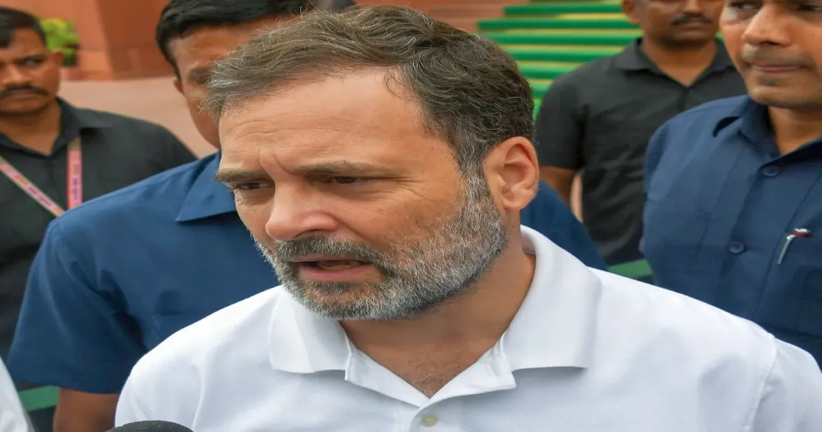 टीएमसी के नाम और चुनाव चिन्ह पर रोक, राहुल गांधी ने चुनाव आयोग पर साधा निशाना