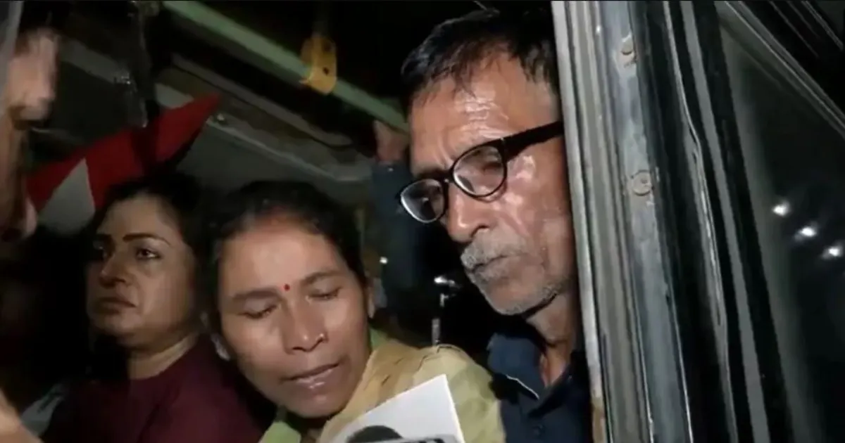 अंकिता भंडारी के माता-पिता इंडिया गेट पर हिरासत में लिए गए, बाद में रिहा; कांग्रेस ने सरकार को घेरा