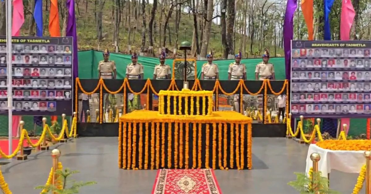 ताड़मेटला में 2010 नक्सल हमले के 76 CRPF शहीदों की स्मृति में स्मारक का उद्घाटन