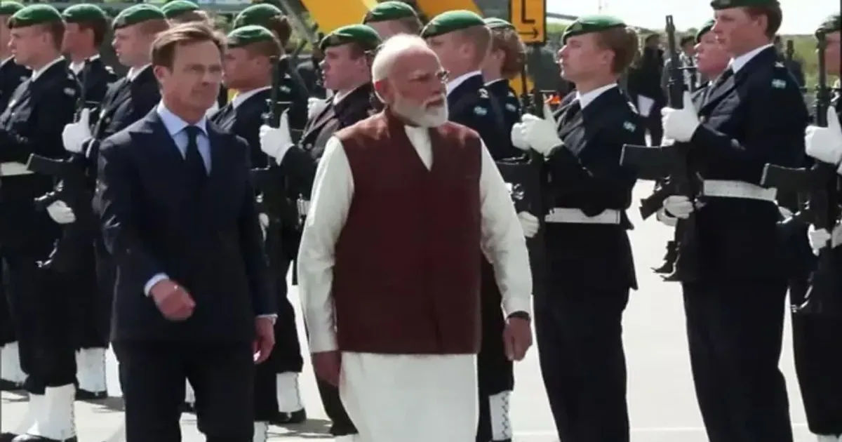 प्रधानमंत्री नरेंद्र मोदी स्वीडन पहुंचे, स्वीडिश पीएम ने किया गर्मजोशी से स्वागत