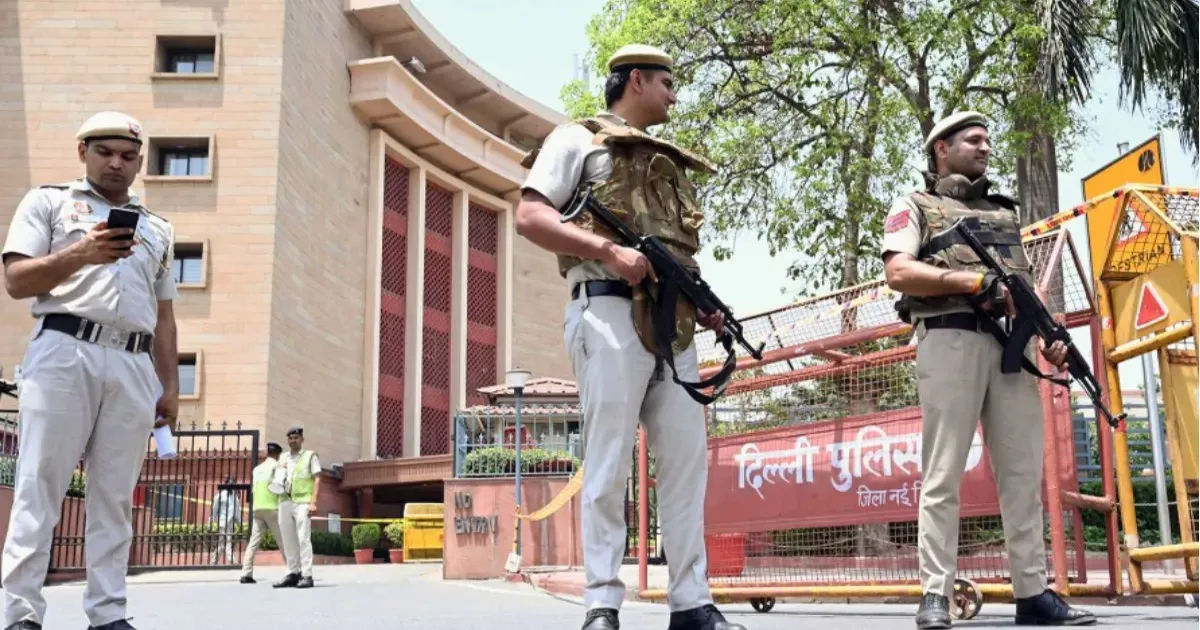सोशल मीडिया और संदिग्ध मोबाइल ऐप: पाकिस्तानी एजेंट ने भारतीय वायुसेना के विंग कमांडर को कैसे हनी ट्रैप में फंसाया