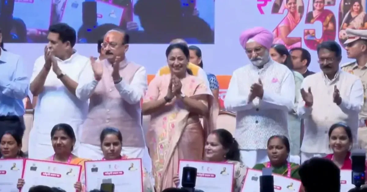 रक्षाबंधन से पहले दिल्ली की महिलाओं को तोहफा, लक्ष्मी योजना की पहली किस्त जारी; हर महीने मिलेंगे 2,500 रुपये