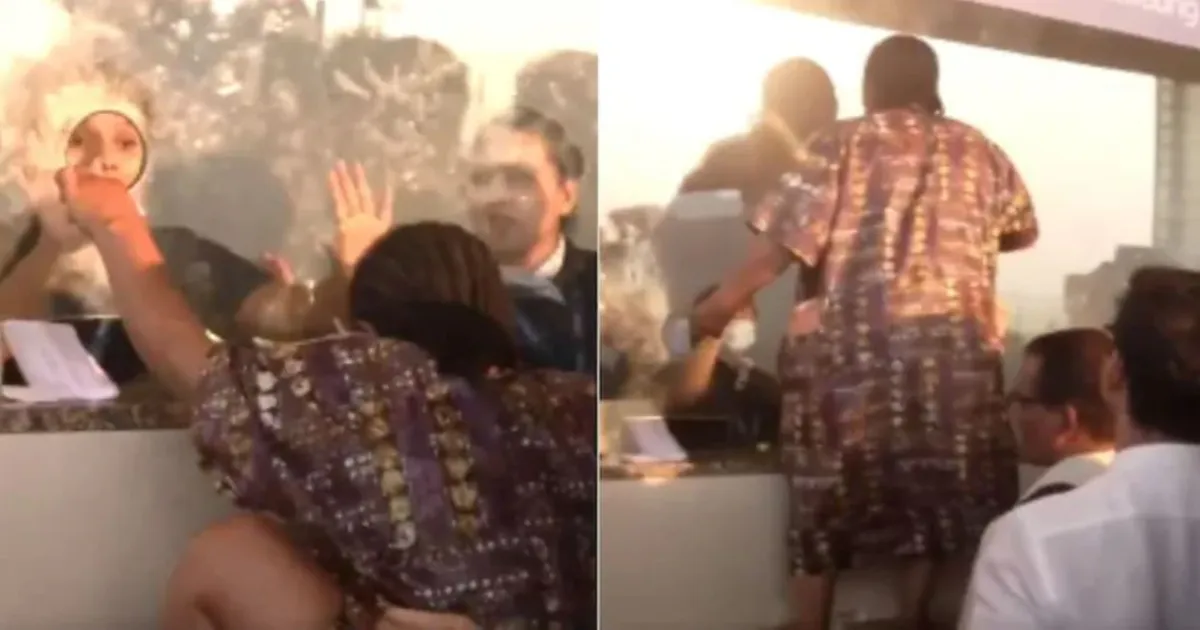 इंडिगो संकट के बीच विदेशी महिला का हंगामा, मुंबई एयरपोर्ट काउंटर पर चढ़ी