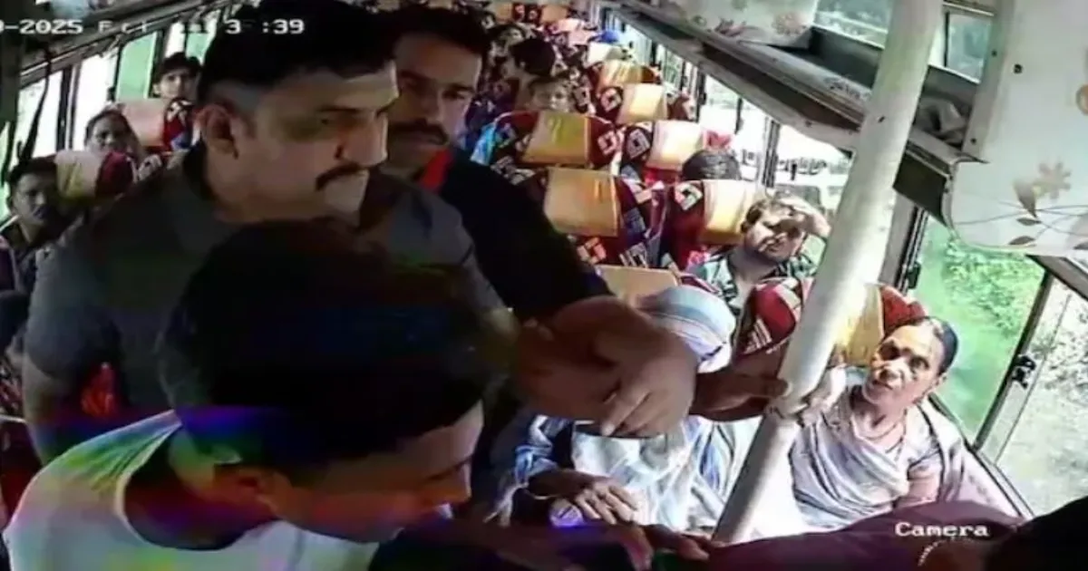 कैमरें में कैद: एमपी पुलिस ने छात्र को बस से उठा लिया, फर्जी ड्रग्स केस में फँसाया
