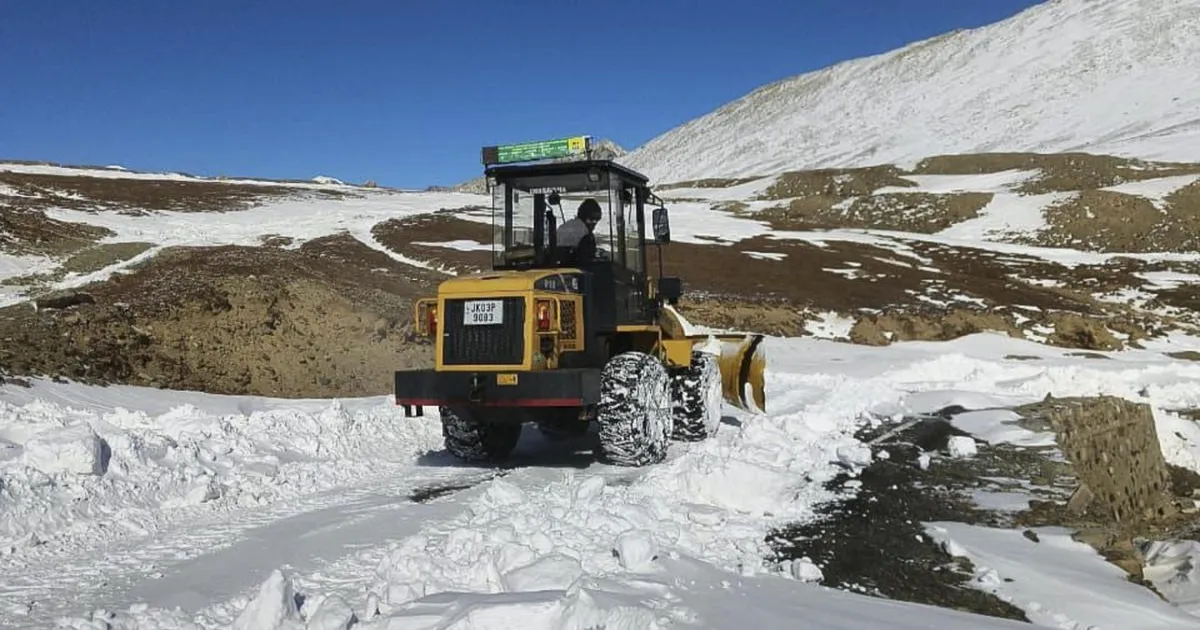 जम्मू-कश्मीर के पांच जिलों में हिमस्खलन की चेतावनी जारी