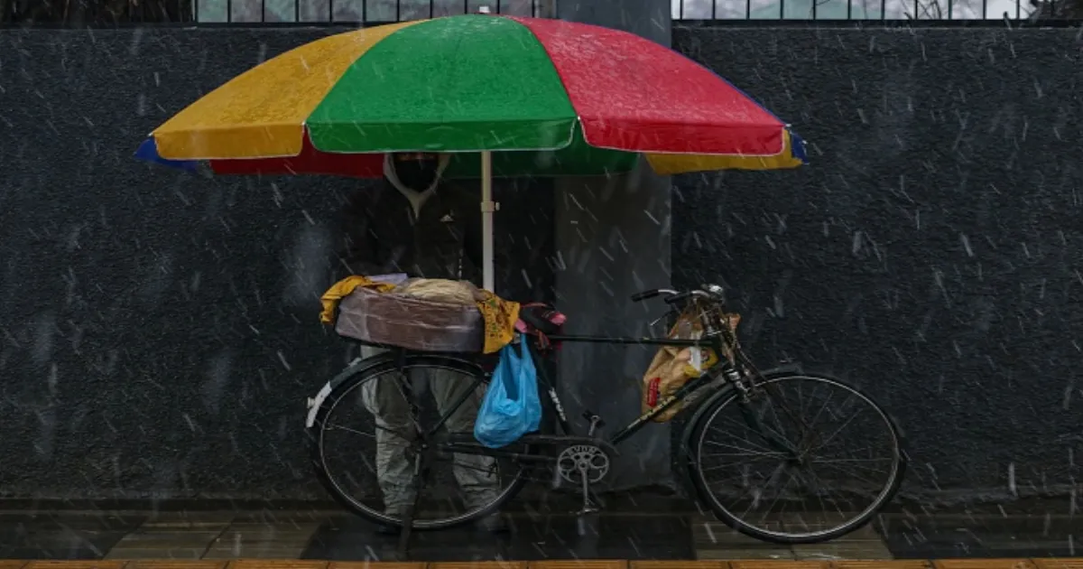 अचानक बारिश से दिल्ली-एनसीआर में ठंड का प्रकोप बढ़ा, शीतलहर तेज