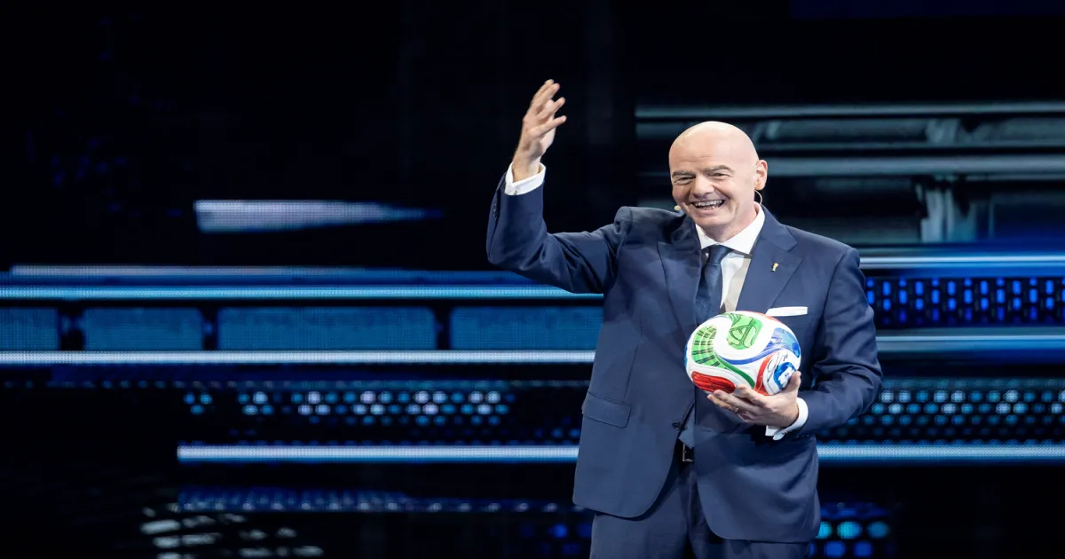 रूस पर लगे प्रतिबंध को खत्म करने के पक्ष में फीफा अध्यक्ष जियानी इन्फैन्टिनो