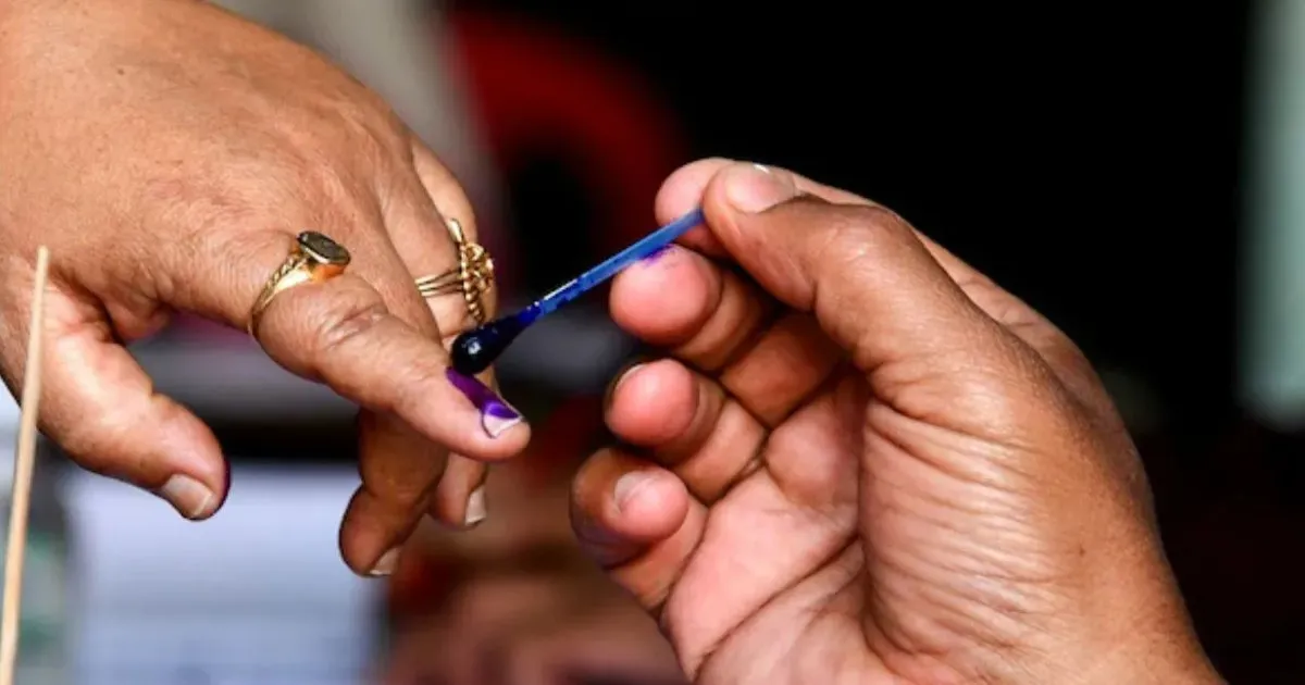 तेलंगाना में 116 नगरपालिकाओं और 7 नगर निगमों के लिए मतदान जारी