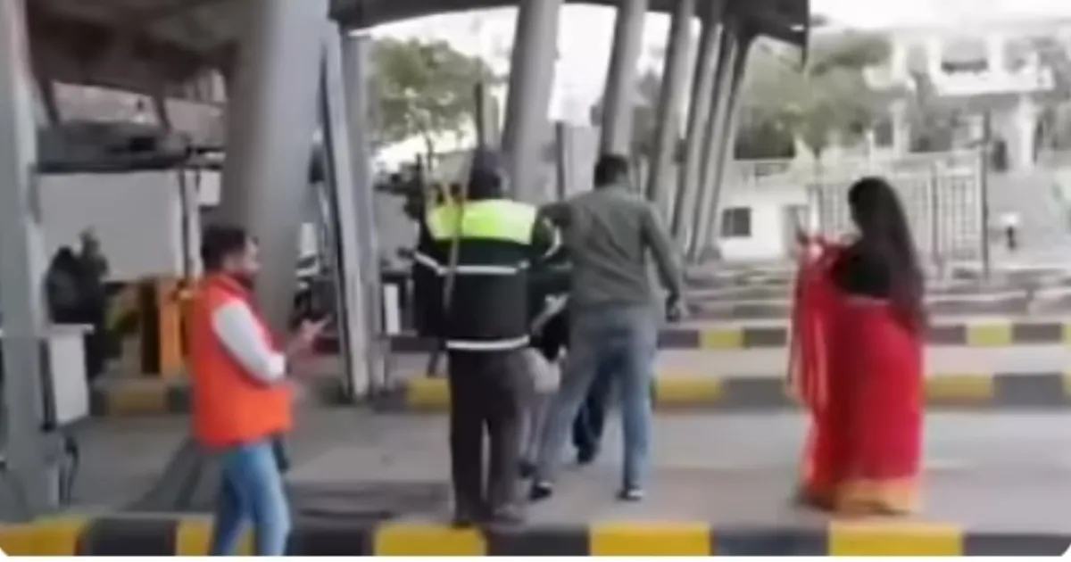 सोनभद्र में महिला अधिवक्ता से मारपीट मामला: टोल प्लाजा के दो कर्मचारी गिरफ्तार, अन्य की तलाश जारी