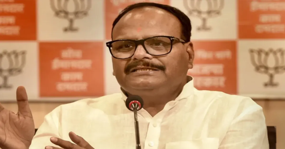 उत्तर प्रदेश सरकार का बड़ा एक्शन, लापरवाही पर पांच डॉक्टर बर्खास्त, 16 स्वास्थ्य अधिकारियों पर कार्रवाई के आदेश