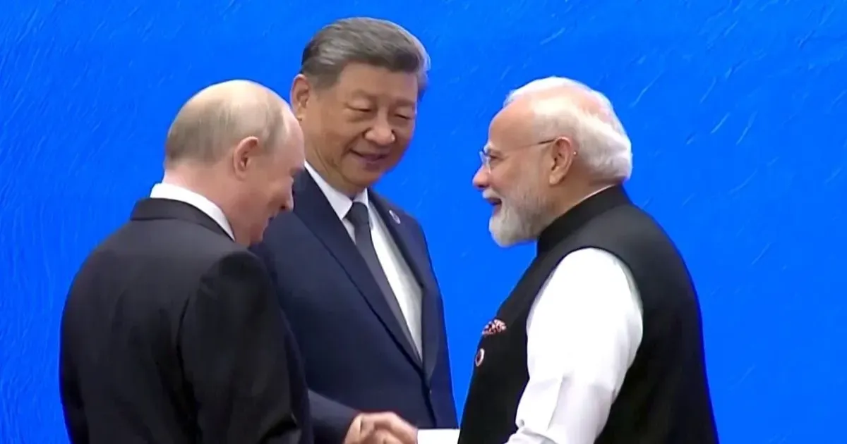 SCO शिखर सम्मेलन में पीएम मोदी और शी चिनफिंग ने मिलाया हाथ, बिश्केक में हुई अहम बातचीत