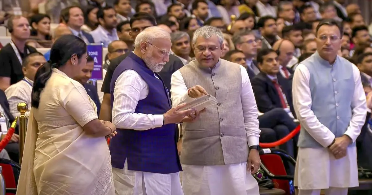 भारत स्थिरता और विकास का प्रकाशस्तंभ: अश्विनी वैष्णव, वैश्विक निवेशकों को आमंत्रण