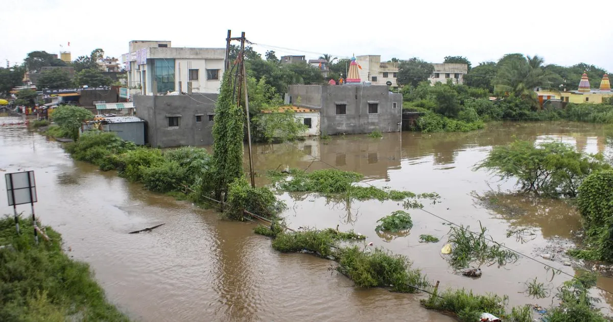 दशहरा रैली रद्द कर बाढ़ पीड़ितों की मदद में लगाएँ धन: भाजपा ने उद्धव ठाकरे से की मांग