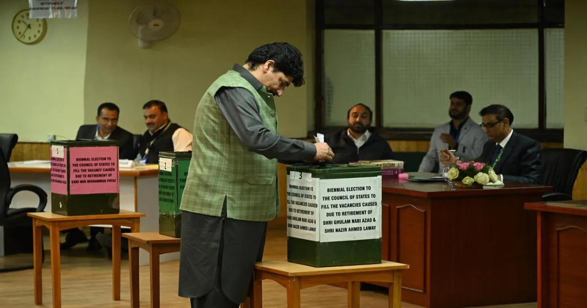 राज्यसभा की चार सीटों के लिए श्रीनगर में मतदान जारी, एनसी और भाजपा में सीधी टक्कर