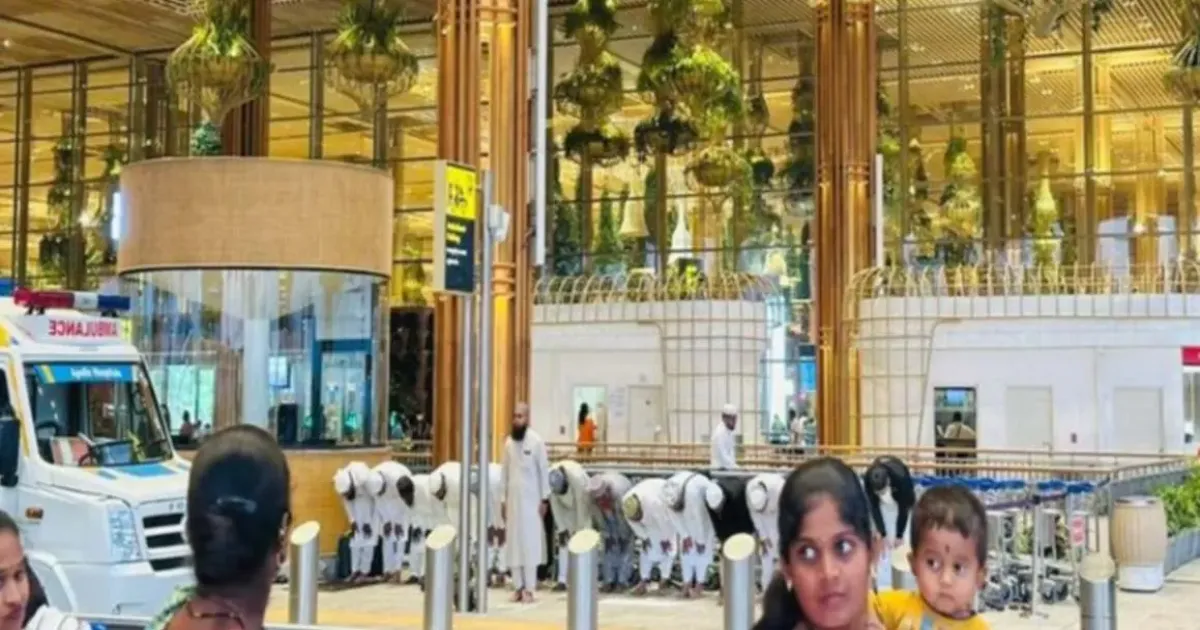 बेंगलुरु एयरपोर्ट पर नमाज़ का वीडियो वायरल, बीजेपी ने कर्नाटक सरकार से की जवाबदेही की मांग