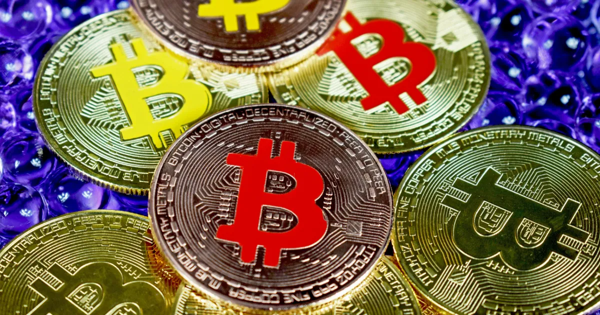 बिटकॉइन 96,800 डॉलर पर फिसला, क्रिप्टो बाजार में फिर बढ़ा दबाव