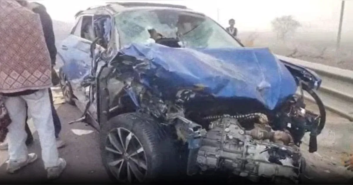 घने कोहरे से दिल्ली–मुंबई एक्सप्रेसवे पर 20 वाहनों की टक्कर, 4 की मौत, दो पुलिसकर्मी शामिल