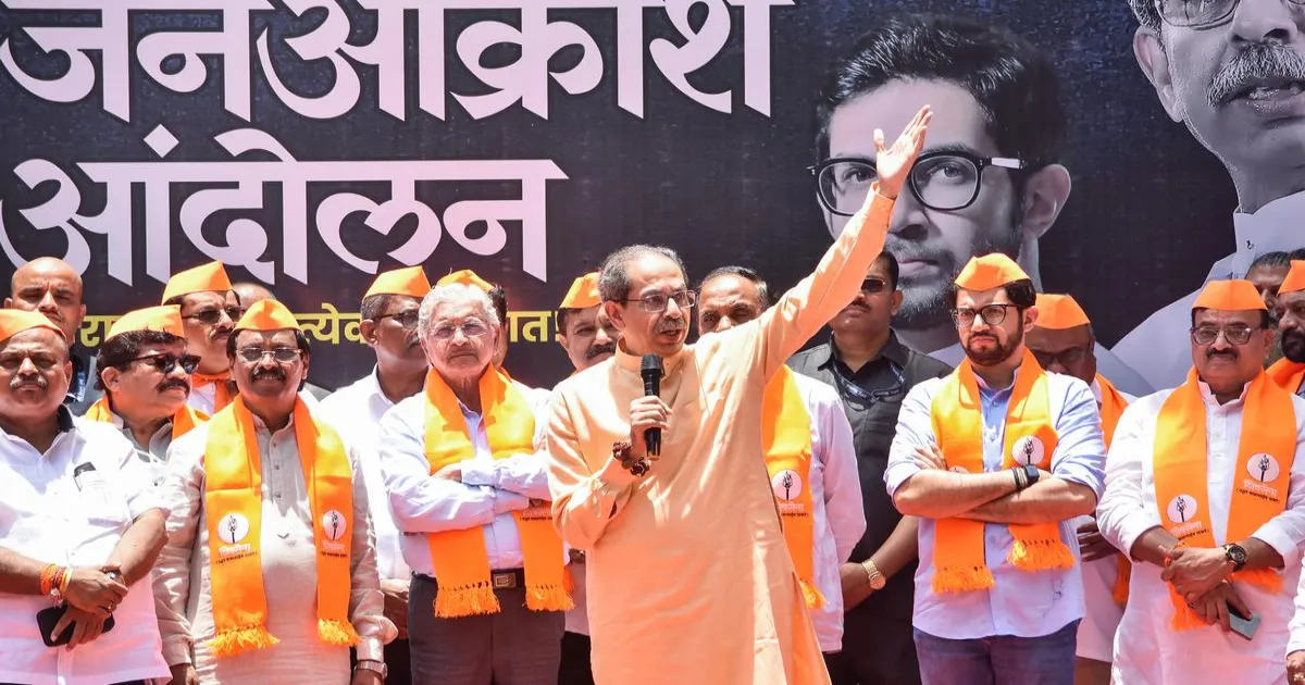 फडणवीस महायुति सरकार के भ्रष्ट मंत्रियों को बचा रहे हैं: उद्धव ठाकरे