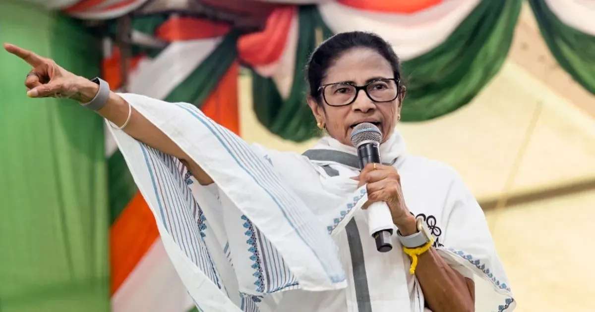 इंडिया गठबंधन की बैठक में शामिल होने दिल्ली रवाना हुईं ममता बनर्जी, जानिए क्यों अहम है यह मंथन