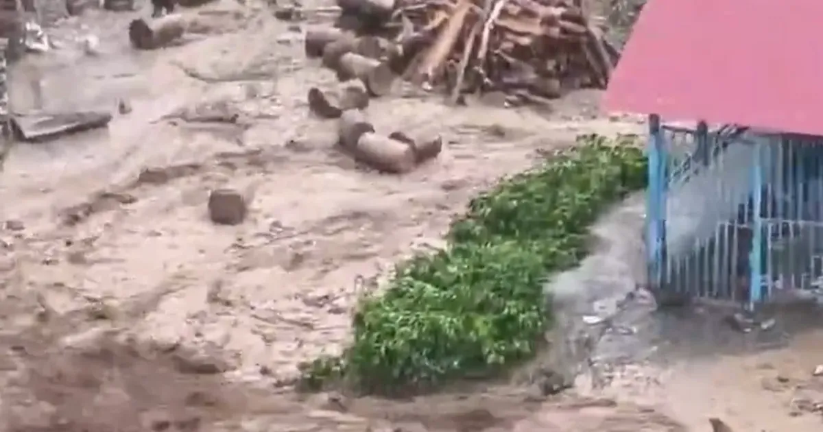 उत्तर कश्मीर के बांदीपोरा में भीषण बादल फटा, दर्जनों मकान क्षतिग्रस्त, सैकड़ों एकड़ फसल जलमग्न