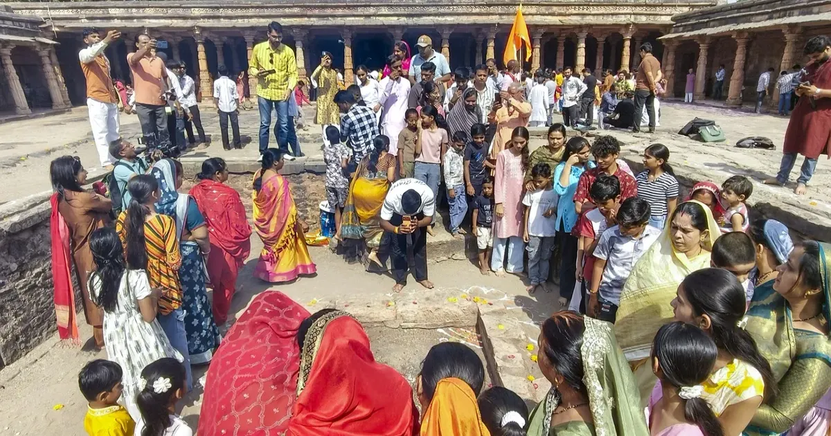 भोजशाला विवाद: सुप्रीम कोर्ट ने मुस्लिम पक्ष के लिए जुमे की नमाज हेतु वैकल्पिक खुली जगह देने का निर्देश दिया