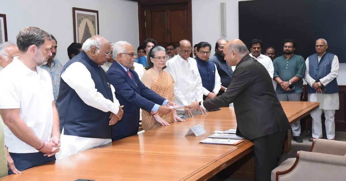 आईएनडीआईए गठबंधन के उपराष्ट्रपति पद के उम्मीदवार बी. सुदर्शन रेड्डी ने नामांकन दाखिल किया
