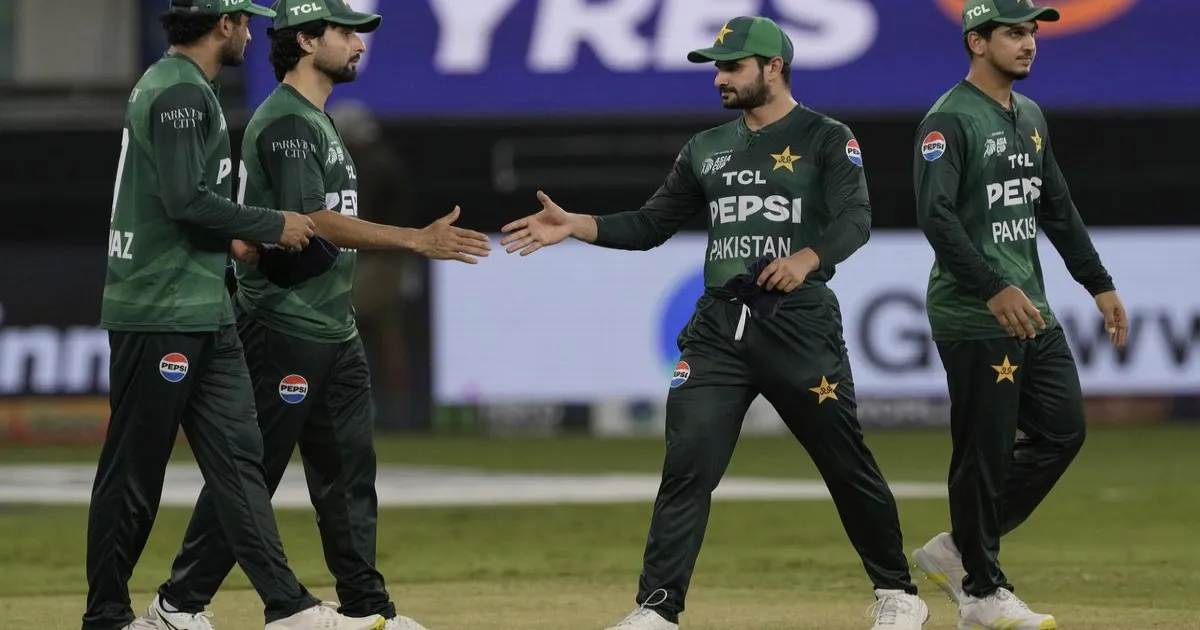 pakistan-vs-uae-richardson-replaces-pycroft