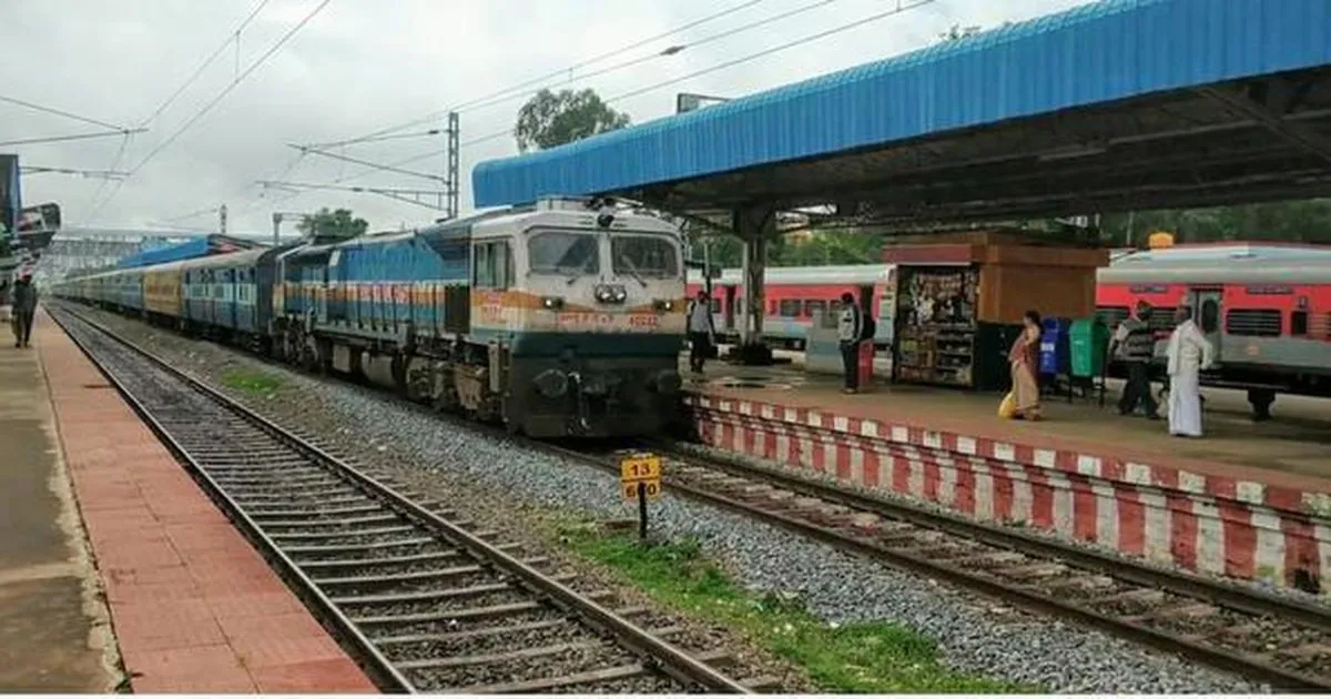 चक्रवात मोंथा के कारण विशाखापत्तनम से चलने वाली 9 ट्रेनें रद्द