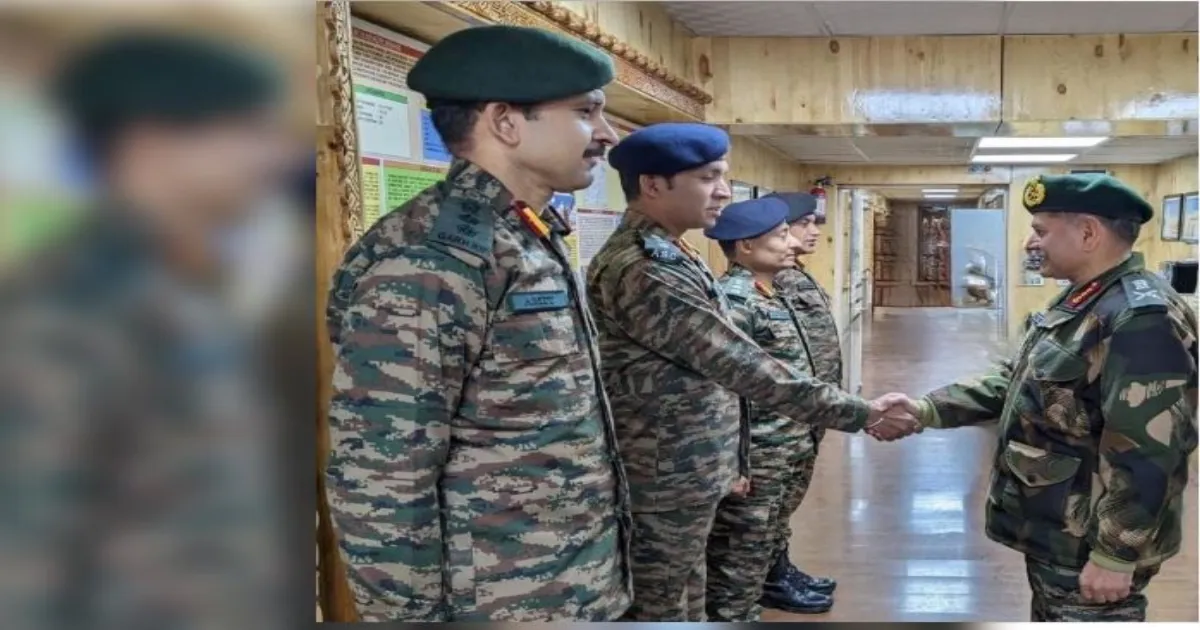 उत्तरी सेना कमांडर ने पूर्वी लद्दाख में एलएसी का दौरा कर सेना तैयारी की समीक्षा की 