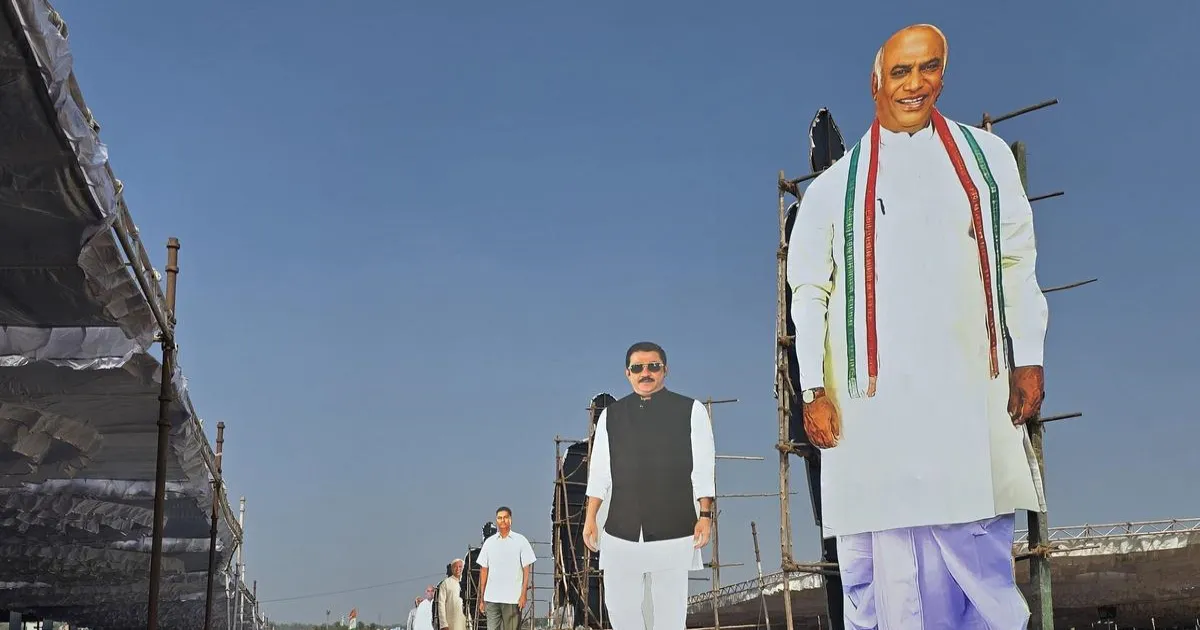 हुब्बल्ली में आवास वितरण समारोह से पहले कट-आउट गिरा, तीन लोग घायल