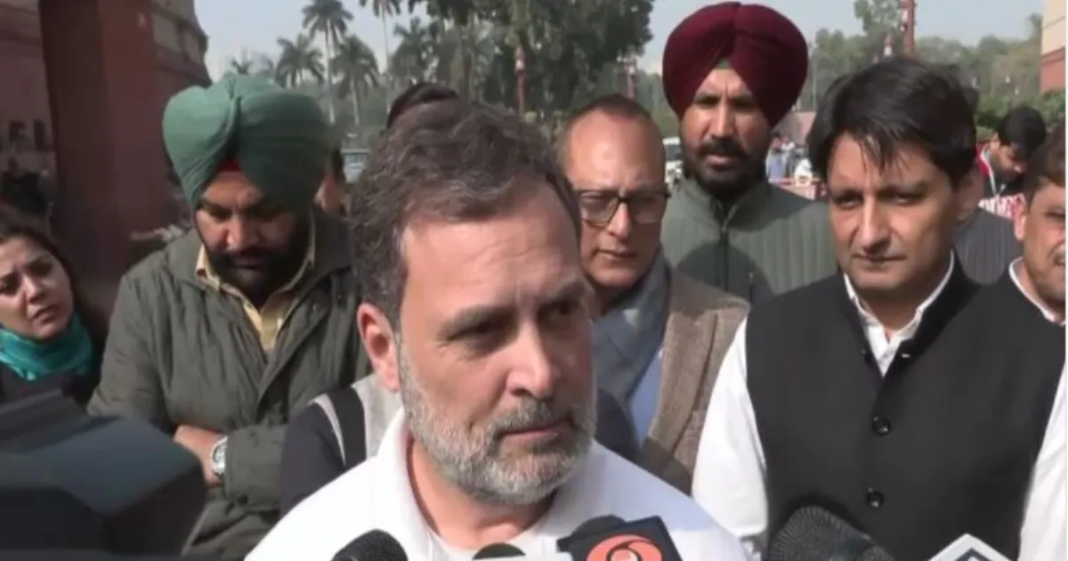 ट्रंप के दबाव में पीएम मोदी ने किया भारत-अमेरिका व्यापार समझौता: संसद के बाहर राहुल गांधी का आरोप