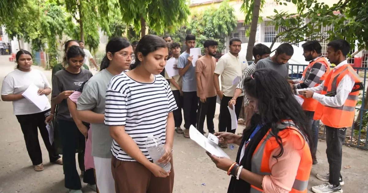 NEET पेपर लीक: पुणे की प्रोफेसर मनीषा मंडहरे दूसरे मास्टरमाइंड के रूप में CBI ने गिरफ्तार किया
