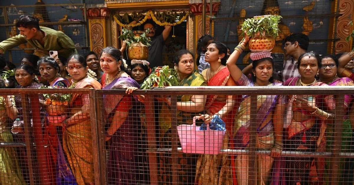 बोनालू महोत्सव में उमड़ा आस्था का सैलाब, सिकंदराबाद के उज्जैनी महाकाली मंदिर में लाखों श्रद्धालुओं ने किए दर्शन
