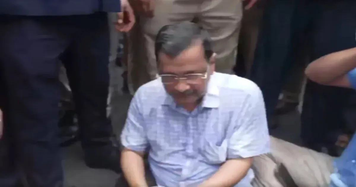 E-20 पेट्रोल के विरोध में पीएम आवास मार्च पर रोके गए केजरीवाल और सिसोदिया, फिरोजशाह रोड पर धरने पर बैठे