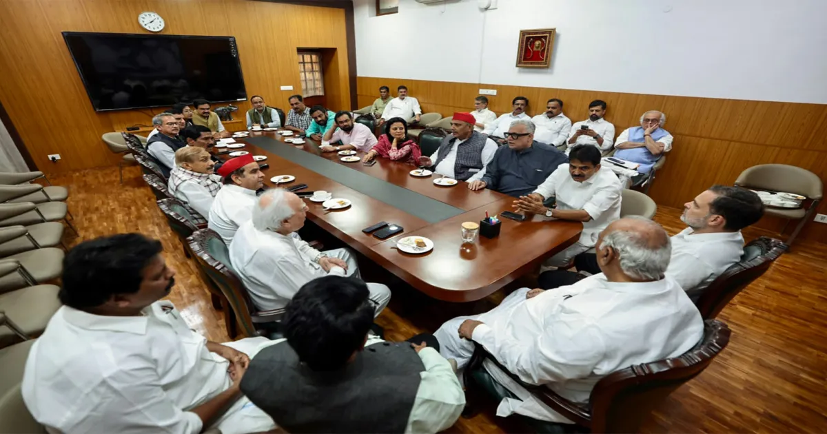 बारिश के कारण टला कार्यक्रम आज: INDIA गठबंधन का CEC ज्ञानेश कुमार के खिलाफ 'जन महाभियोग' कार्यक्रम खरगे आवास पर