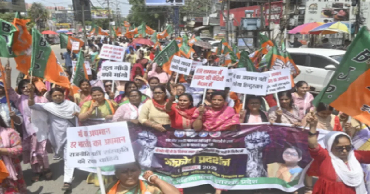 महाराष्ट्र बीजेपी ने पीएम मोदी की दिवंगत मां पर कांग्रेस के एआई वीडियो के खिलाफ प्रदर्शन किया