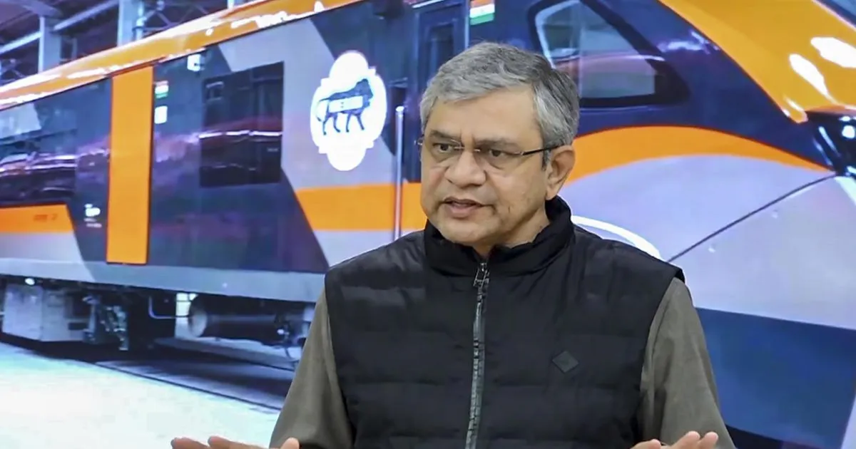 अश्विनी वैष्णव ने महाराष्ट्र के पालघर में बुलेट ट्रेन की सुरंग के अंतिम निर्माण कार्य को वर्चुअल रूप से देखा।