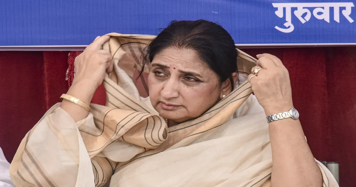 बारामती उपचुनाव से पहले सुनेत्रा पवार ने उद्धव ठाकरे से की बातचीत, महाराष्ट्र की राजनीति में हलचल तेज