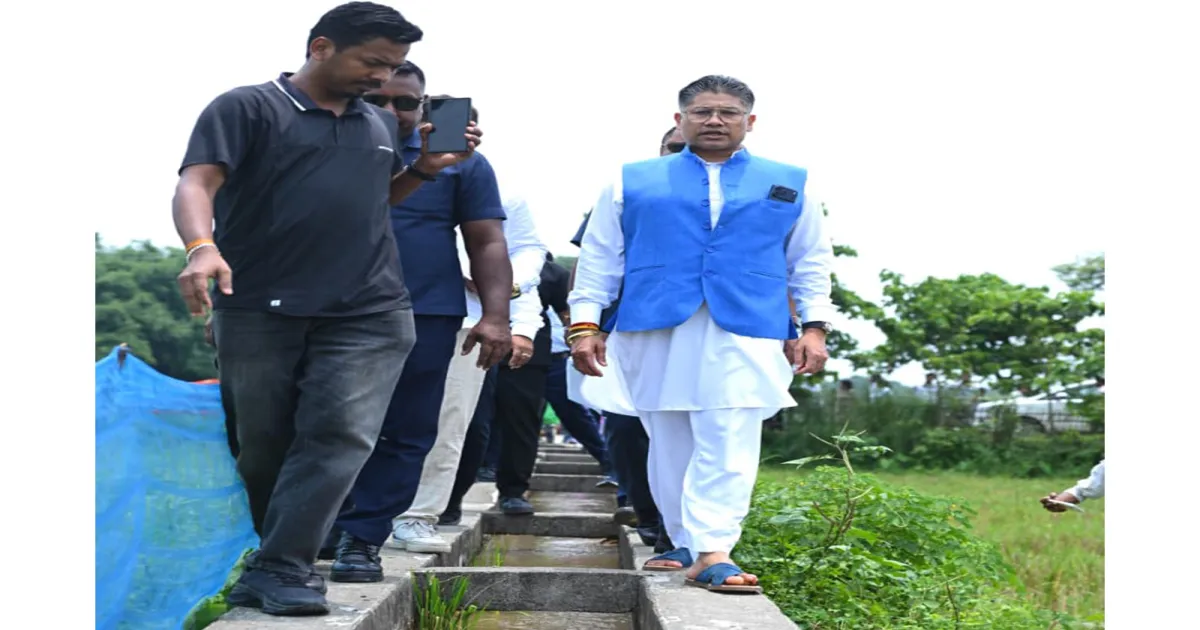 असम के मंत्री पीयूष हजारिका ने डिमोरिया में मलोईबाड़ी विद्युत लिफ्ट सिंचाई योजना का निरीक्षण किया