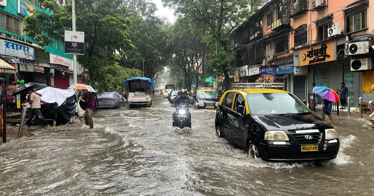 मुंबई में तीसरे दिन भी भारी बारिश, रेड अलर्ट जारी; स्कूल-कॉलेज बंद