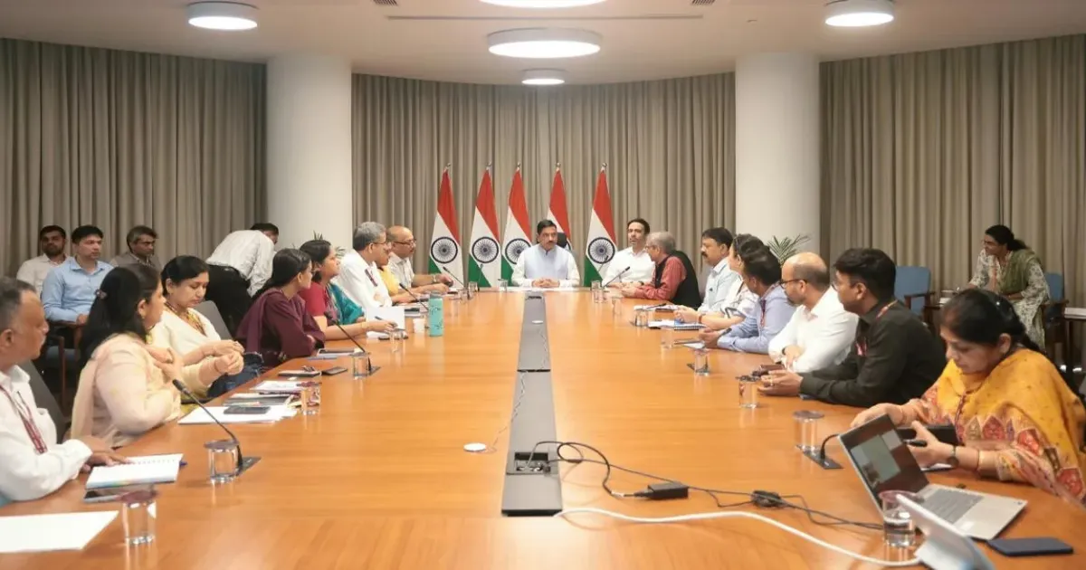 धर्मेंद्र प्रधान के इस्तीफे के बाद प्रह्लाद जोशी ने संभाला शिक्षा मंत्रालय का कार्यभार