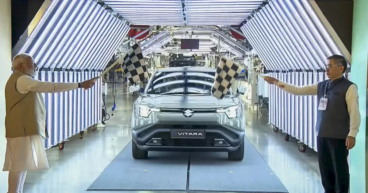 pm-modi-flags-off-maruti-e-vitara