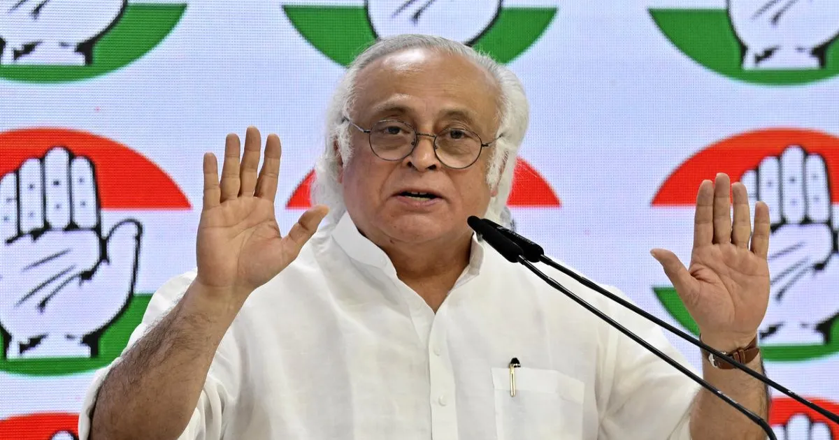 congress-slams-pm-modi-praise-bhagwat