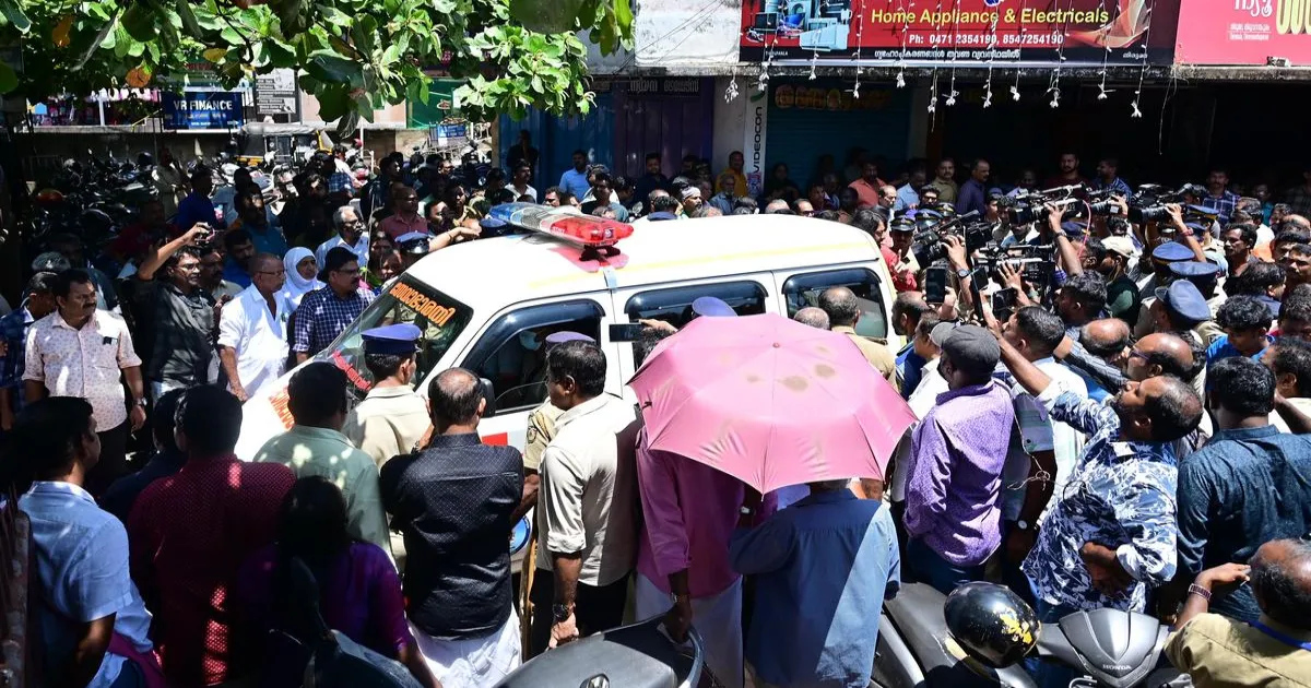 केरल में नगरपालिका पार्षद की मौत की रिपोर्टिंग कर रहे पत्रकारों पर BJP कार्यकर्ताओं का हमला